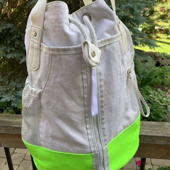 SOLD *Rare* Lululemon Rally Bag - Picture 5 of 14